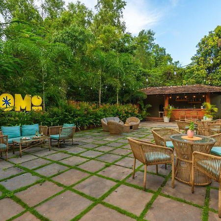 Locomo Boutique, Morjim - Stay Work Eat Exterior photo