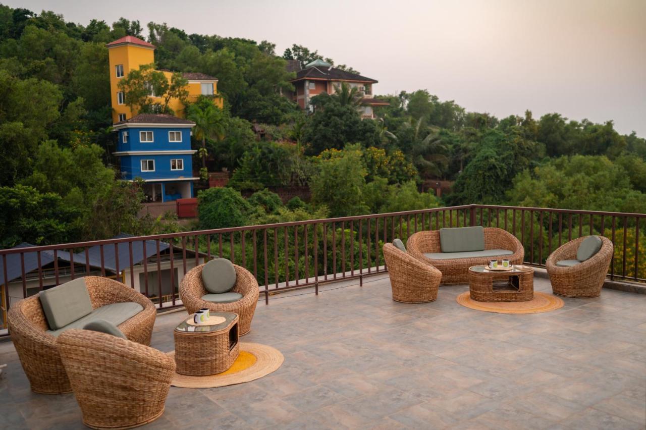 Locomo Boutique, Morjim - Stay Work Eat Exterior photo