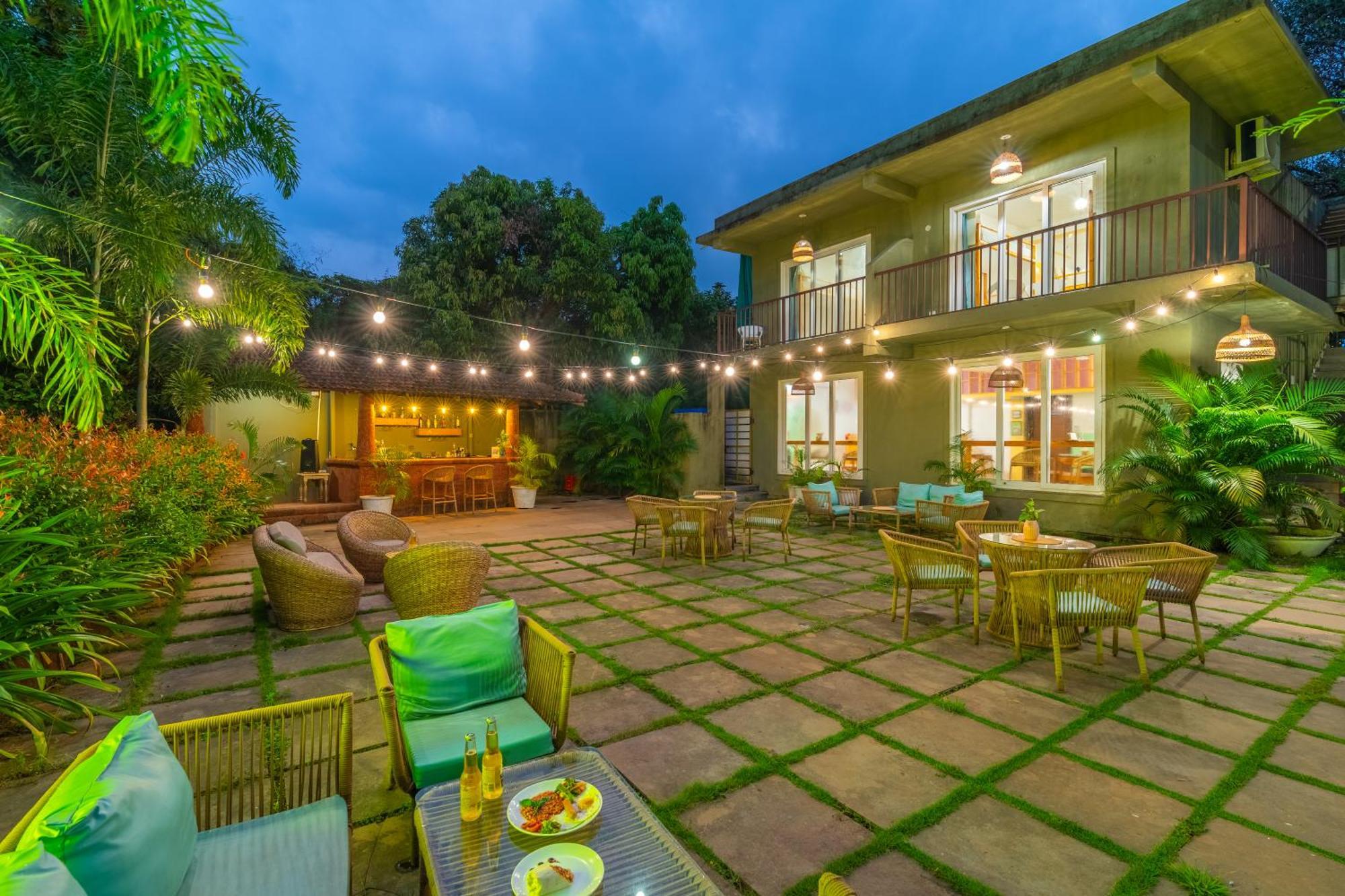 Locomo Boutique, Morjim - Stay Work Eat Exterior photo